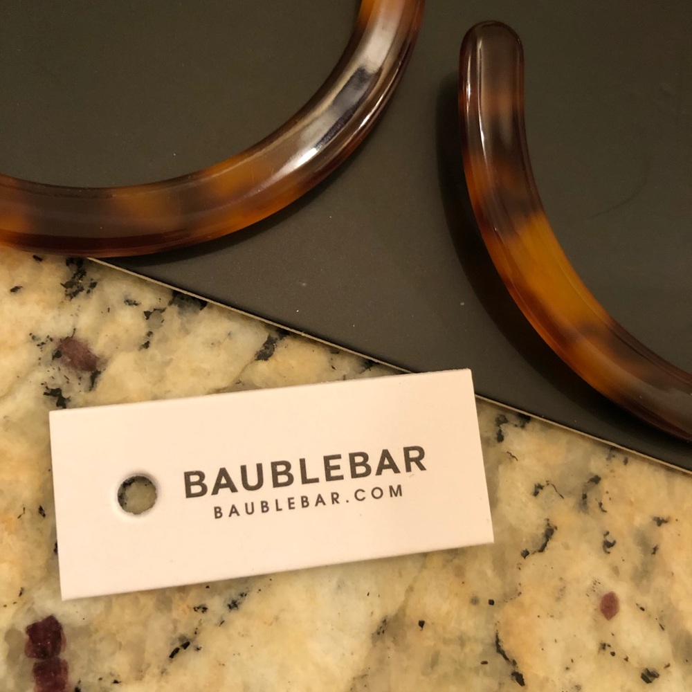 BaubleBar Tortoise Hoops - Picture 2 of 3